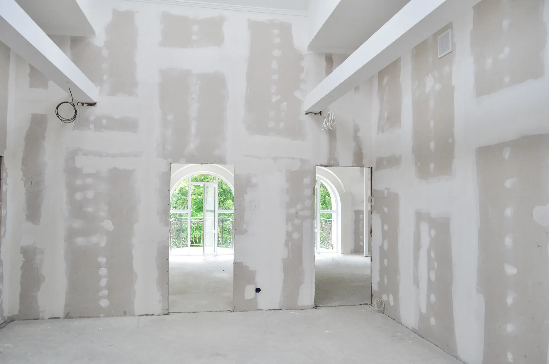 Transform Your Space: The Art of Using Limewash and Microcement